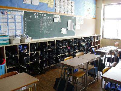 荷物はロッカーへの早稲田中！/早稲田中学校