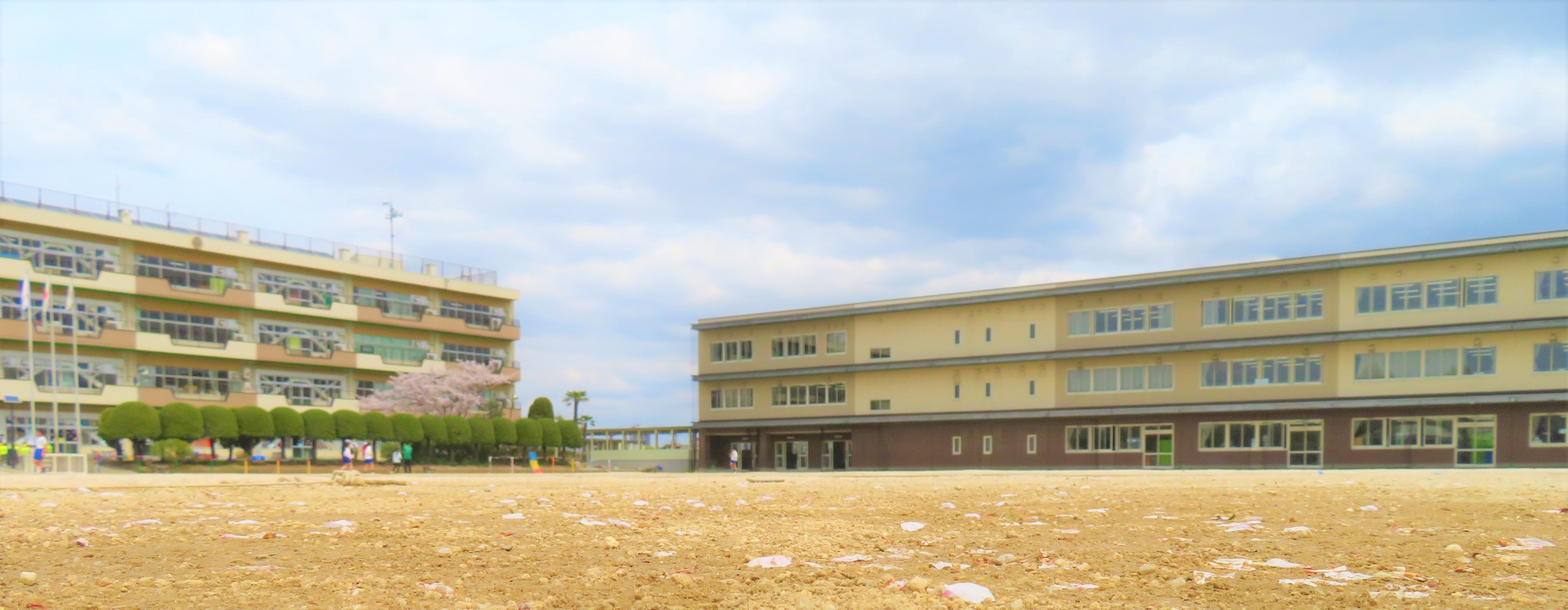 本校舎と東校舎