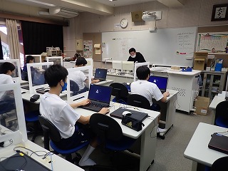 特支学級　コンピュータの授業