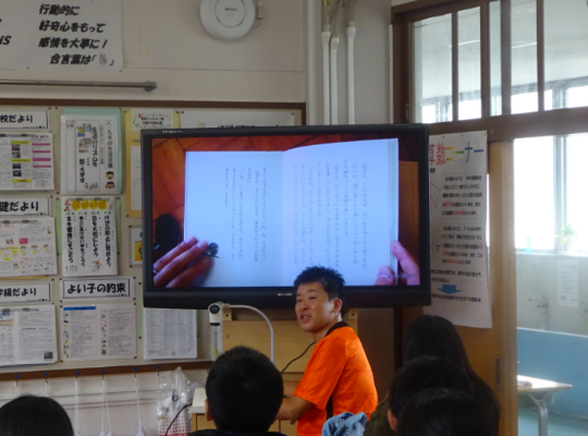 読み聞かせ、6年生の画像