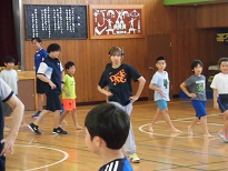 う