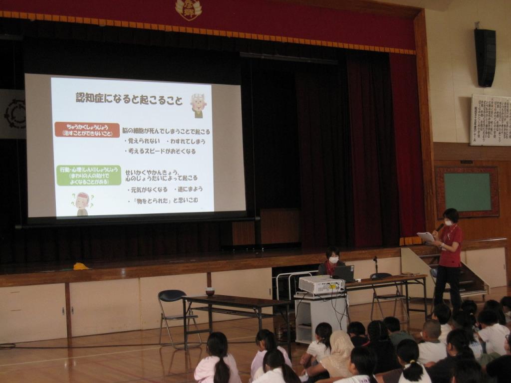 に1