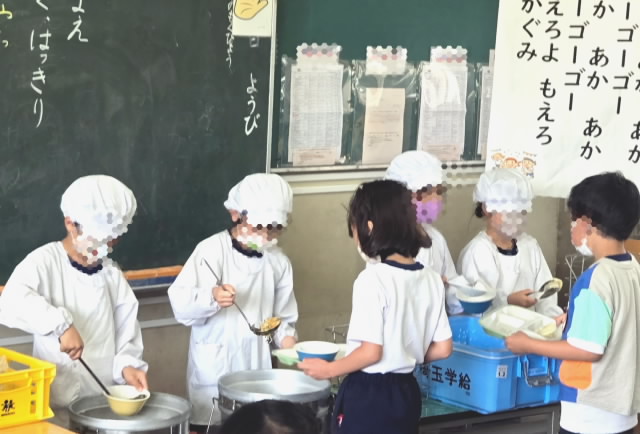給食当番じょうずにできるよ