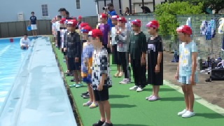 着衣水泳