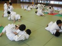柔道の授業が始まりました。