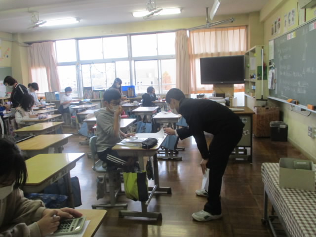 早稲田中学校の生徒を一緒に学習しました。